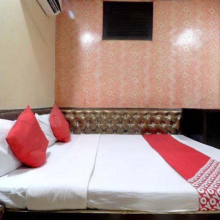 Oyo Flagship 81569 The Red Rose Inn New Delhi Exterior photo