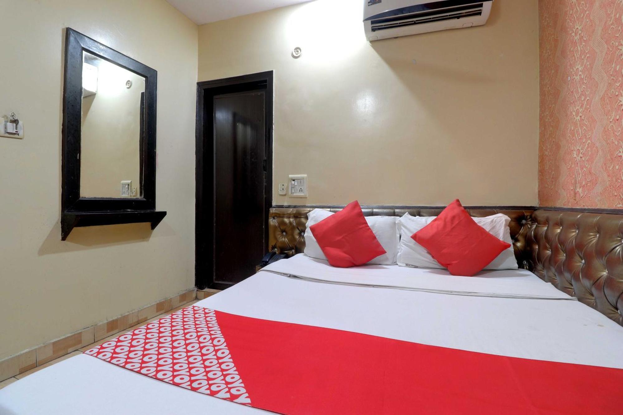 Oyo Flagship 81569 The Red Rose Inn New Delhi Exterior photo